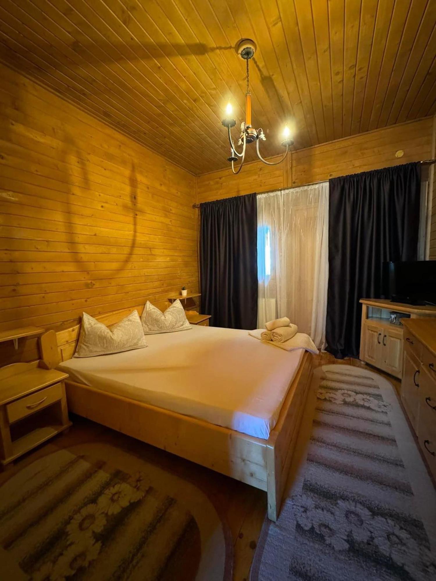 Casa De Vacanta Caciulata Eksteriør bilde