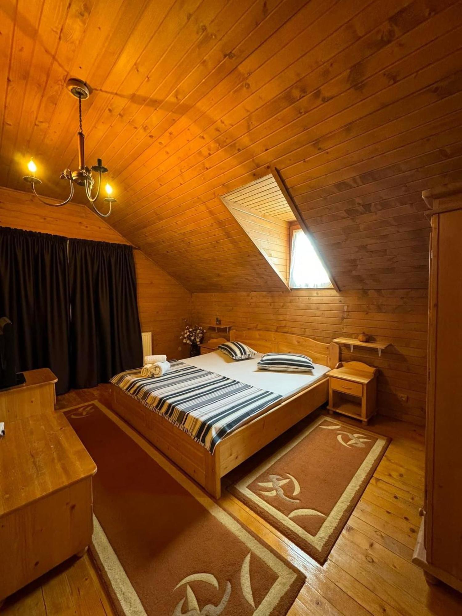 Casa De Vacanta Caciulata Eksteriør bilde