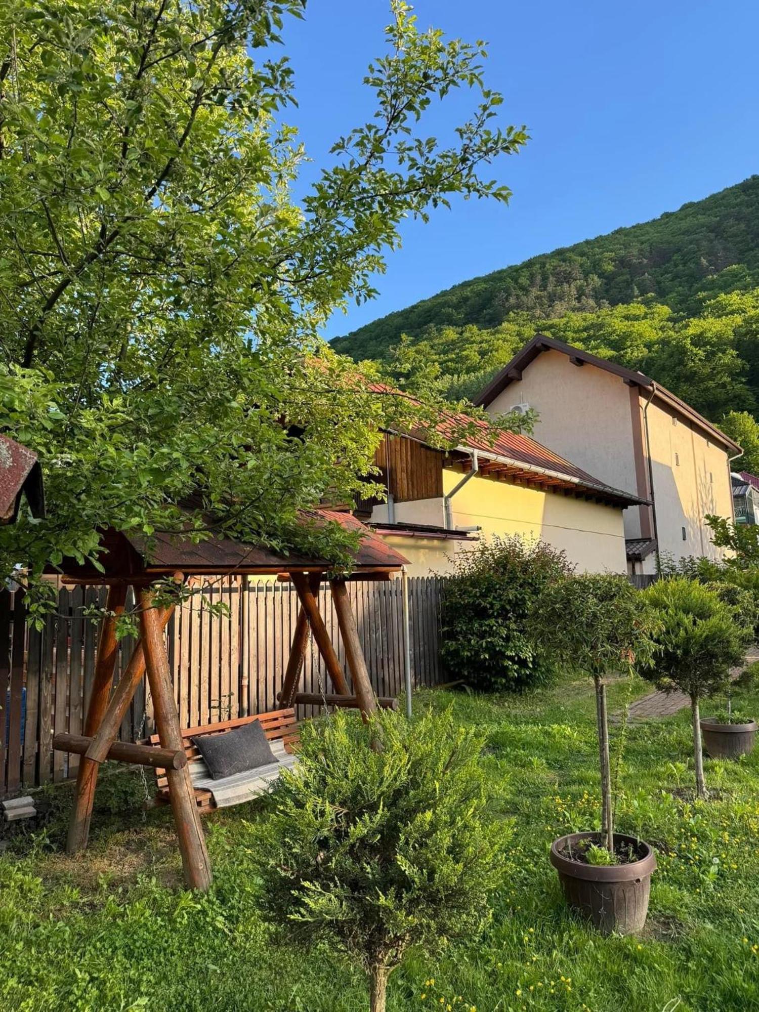 Casa De Vacanta Caciulata Eksteriør bilde
