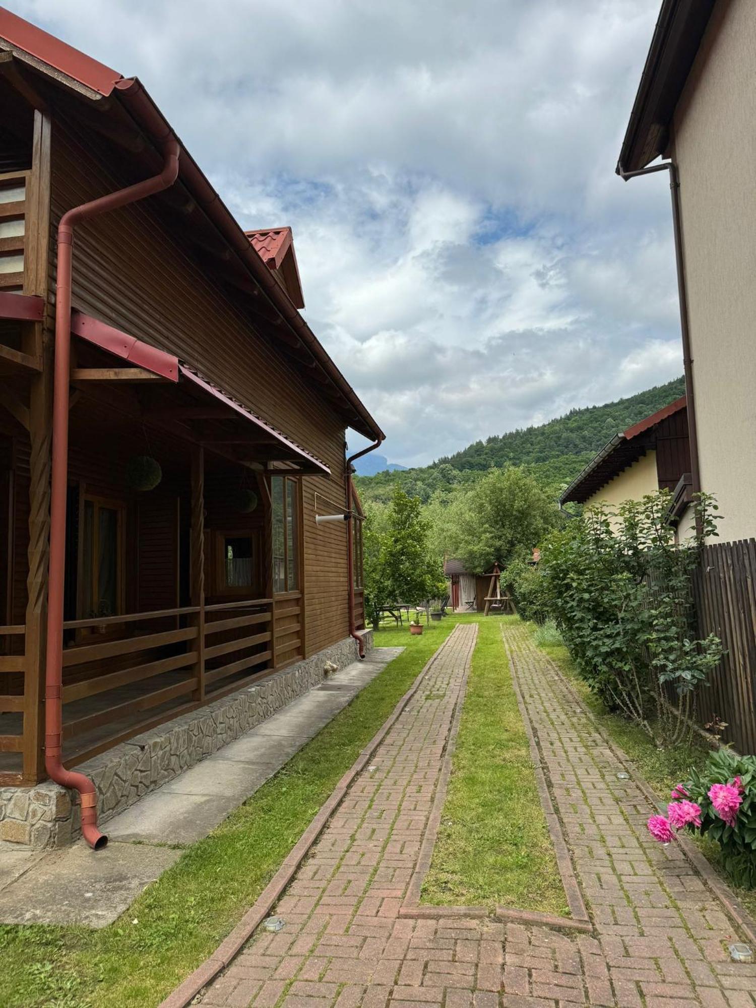 Casa De Vacanta Caciulata Eksteriør bilde