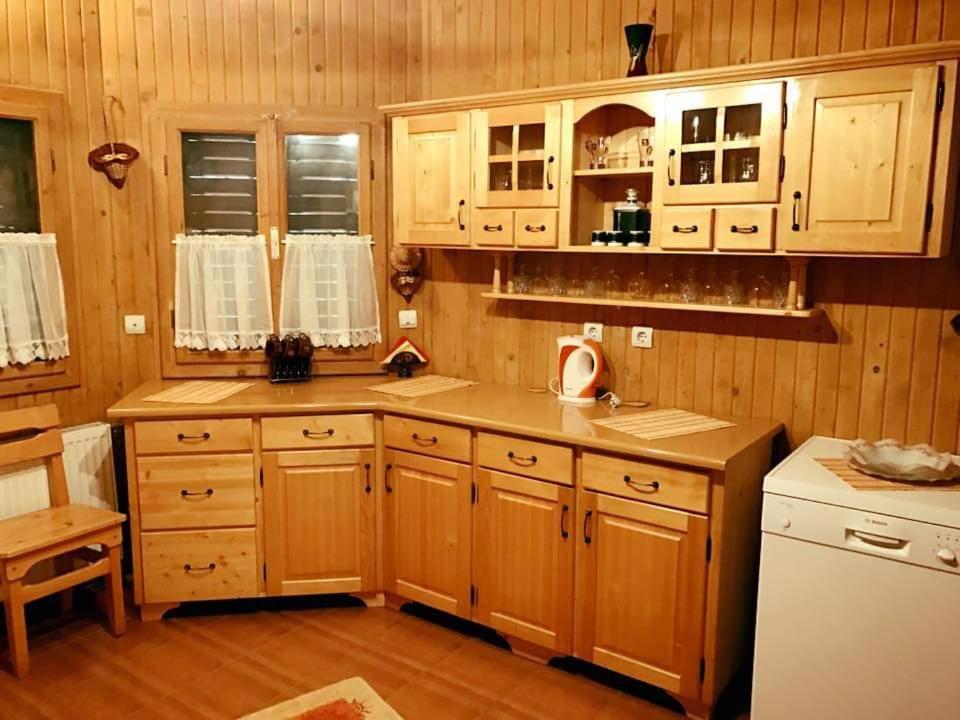 Casa De Vacanta Caciulata Eksteriør bilde